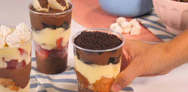 A receita leva cerca de 1h30 de preparo e rende aproximadamente 20 porções.