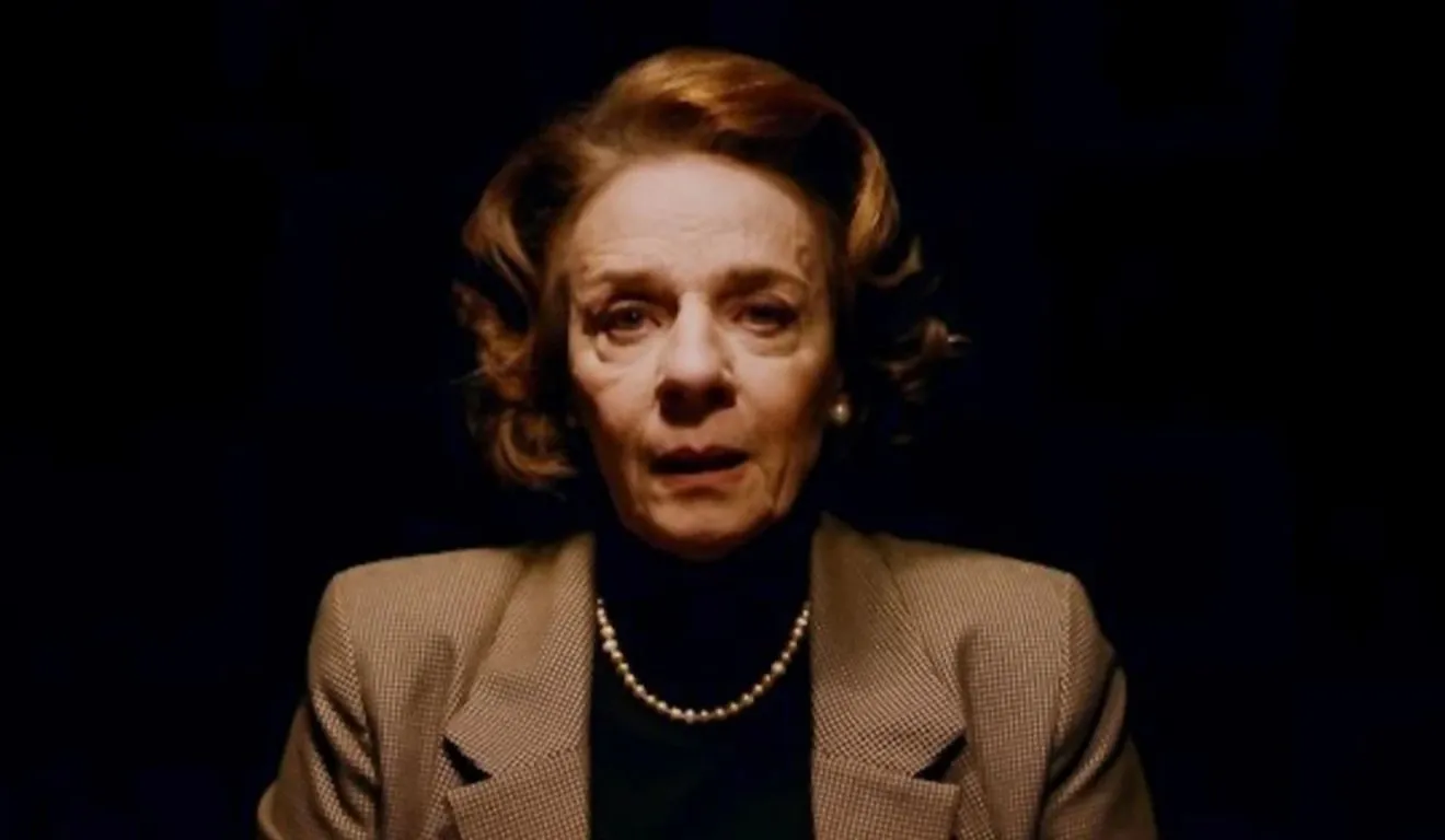 Apesar das suspeitas levantadas ao longo da trama, Diná (Rosi Campos) não é a mãe biológica de Heitor.