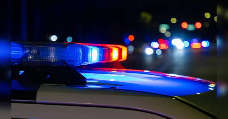 Idosa é ferida na cabeça por filho em Almeirim, Pará. A Polícia investiga as circunstâncias da agressão e estado de saúde da vítima permanece incerto.