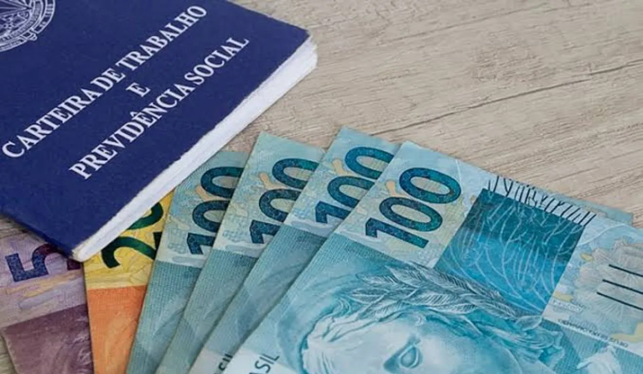 O dinheiro da primeira parcela cai na conta do trabalhador até o dia 30 de novembro