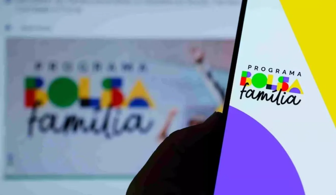 A descrição da assistência social como uma prisão contrasta com números reais sobre o programa.