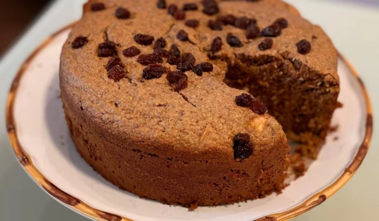 O bolo é uma opção prática no café da manhã. Também funciona bem como lanche da tarde.