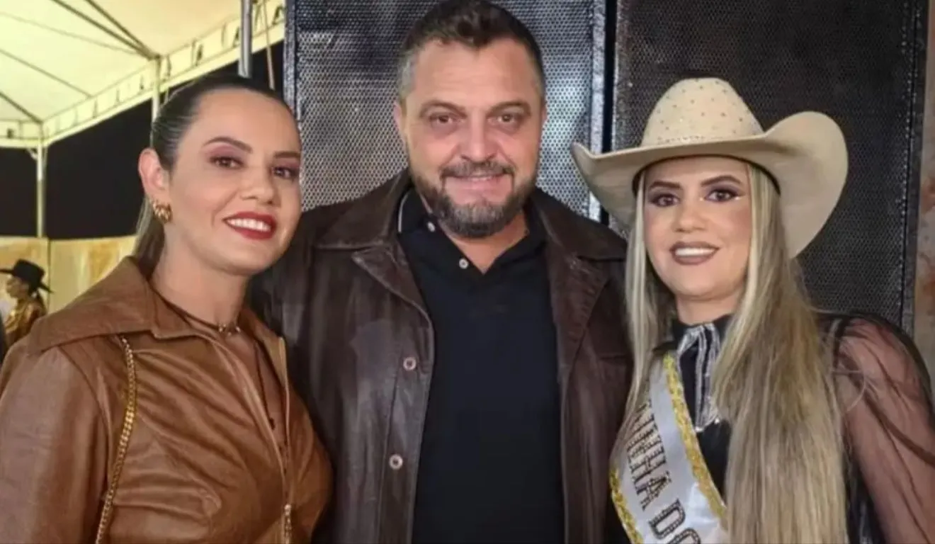 A iniciativa de formar o trisal partiu de Laila, que já namorava Maicon anteriormente.