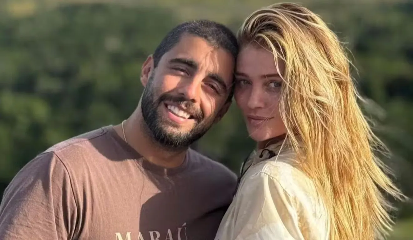Os dois iniciaram o relacionamento no fim de 2019 e formalizaram a união em 2020. Juntos, são pais de Aurora, atualmente com 3 anos.