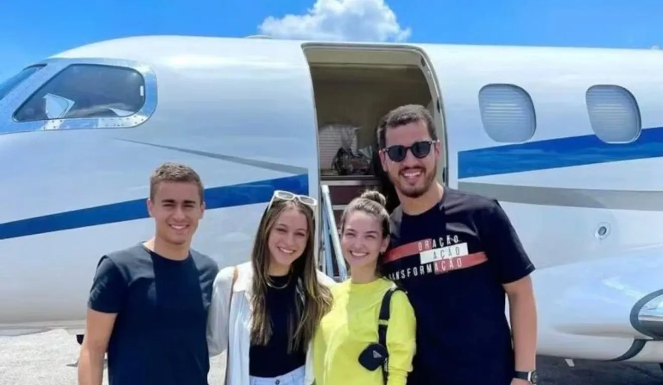 O deputado bolsonarista foi visto em postagens de redes sociais utilizando a aeronave que pertence ao dono do Master.