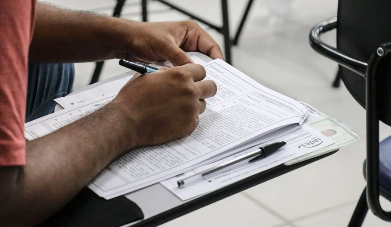 As provas objetivas estão previstas para 18 de outubro de 2026, para os candidatos aos cargos de nível fundamental e médio/técnico.