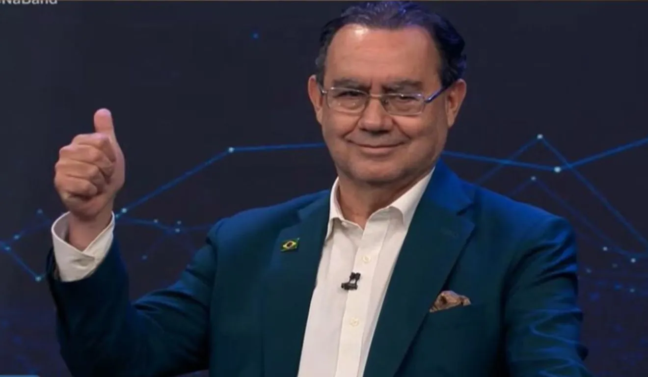 Em discurso a cerca de 30 simpatizantes, Cury afirmou que chamou advogados para elaborar um mandado de segurança com o objetivo de postergar o pleito por uma semana.
