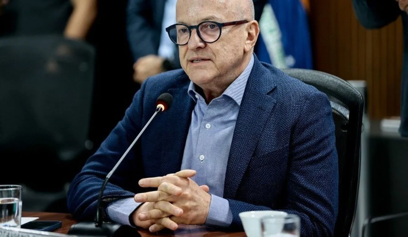 Hoje com 67 anos, Pivetta assumiu o governo em março deste ano, após a renúncia do titular, Mauro Mendes (União Brasil), que deixou o cargo para concorrer ao Senado.