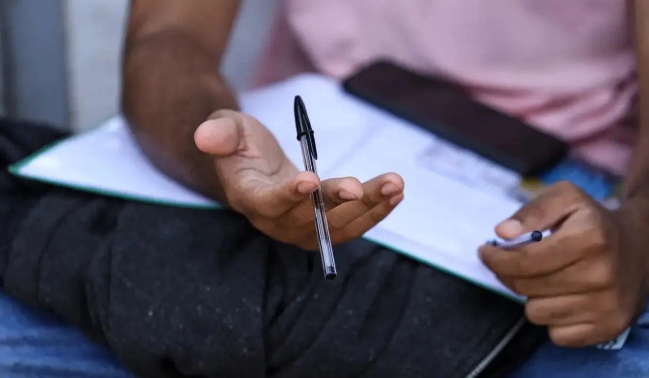 A entrada é gratuita e não exige inscrição prévia. No entanto, o auditório tem capacidade para 60 pessoas, por isso a recomendação é chegar com antecedência para garantir uma vaga.