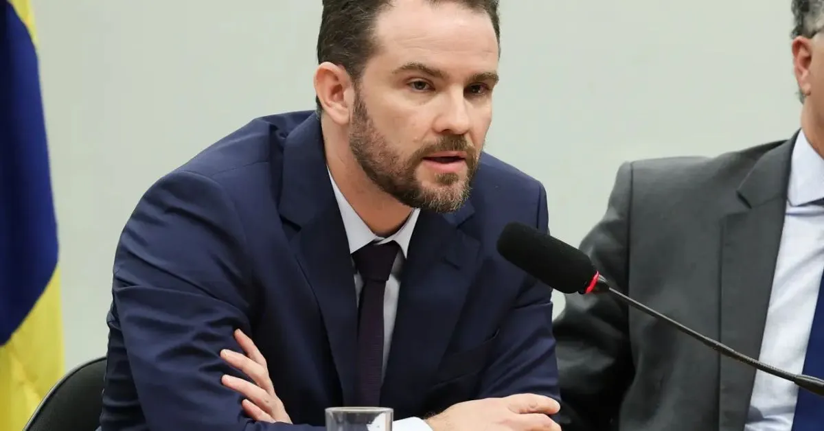 Em declarações feitas durante a 27° Conferência Anual Santader, ministro disse que Brasil deve retormar relações com EUA e defendeu independência comercial do país.