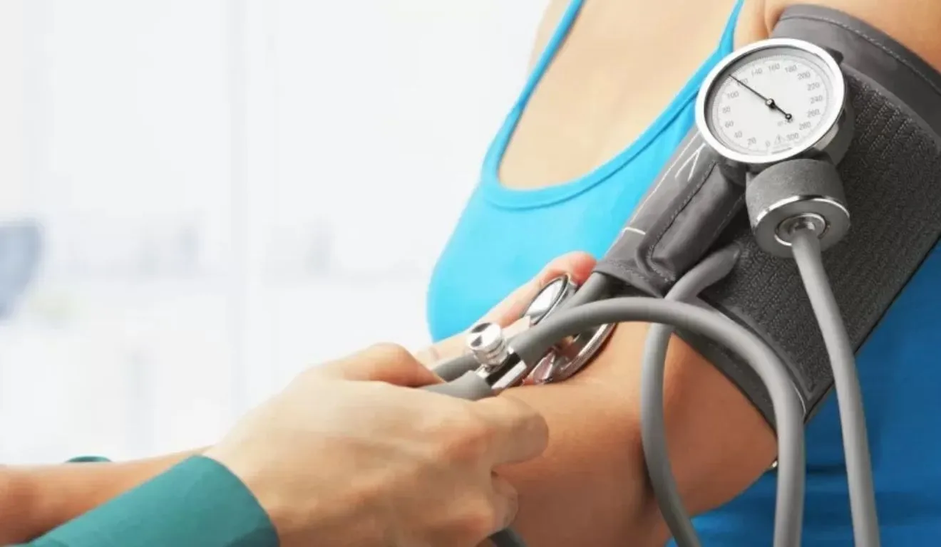 Acompanhamento médico é essencial para o diagnótico e controle da doença.