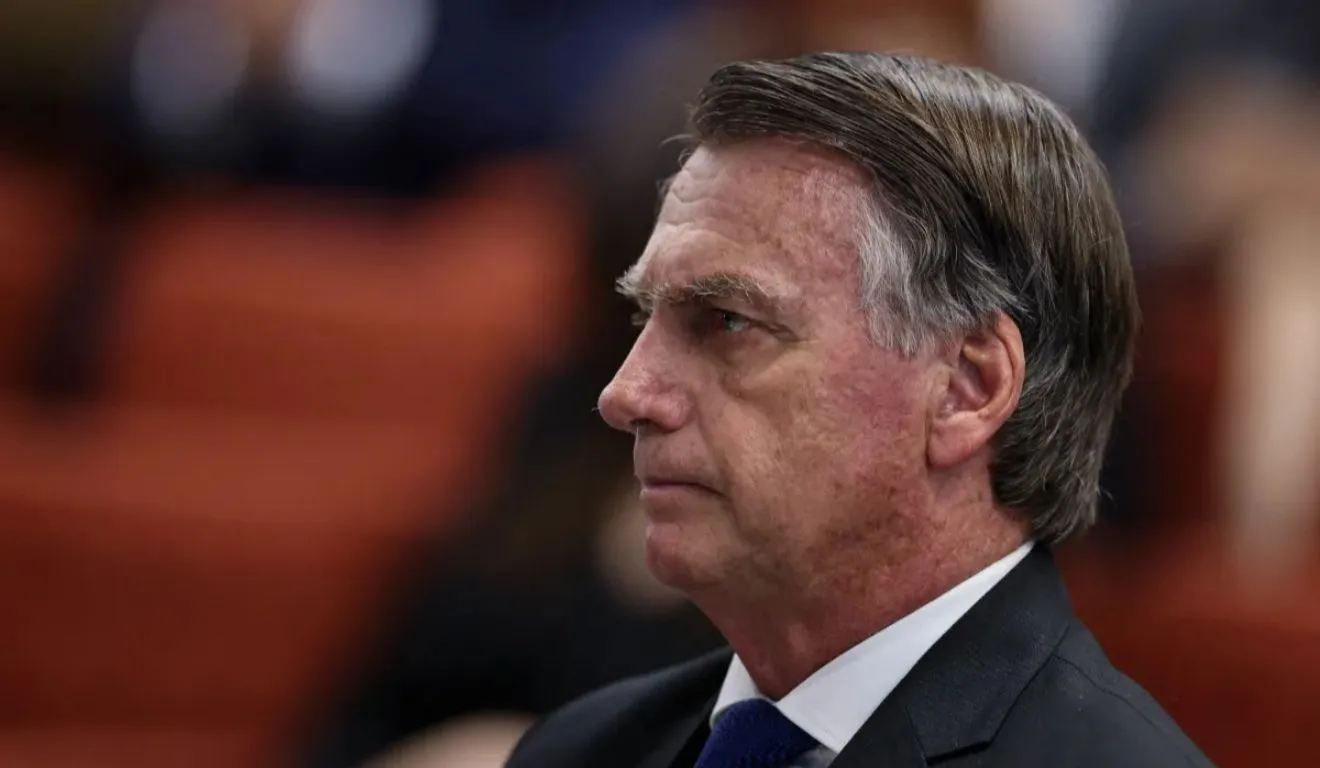 Ex-presidente está em prisão domiciliar após ser condenado a 27 anos e 3 meses