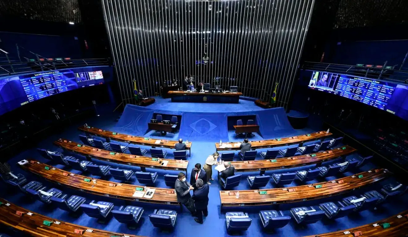 Outra proposta em análise propõe permitir contratos flexíveis, com remuneração proporcional às horas efetivamente trabalhadas.