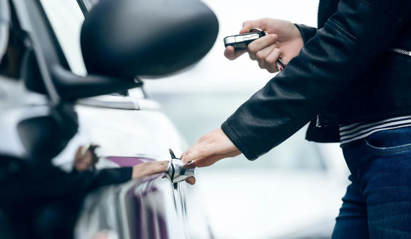 Motoristas devem ter atenção redrobada na hora do embarque e desembarque do veículo.