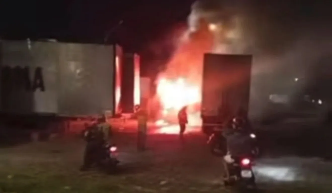 As chamas ocorreram durante a madrugada, que foram contidas pelos Bombeiros