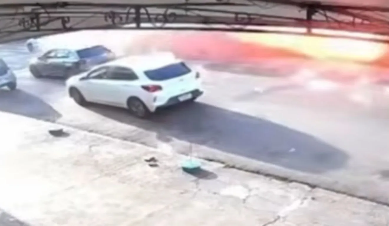 Imagens mostram o momento da explosão dentro do restaurante
