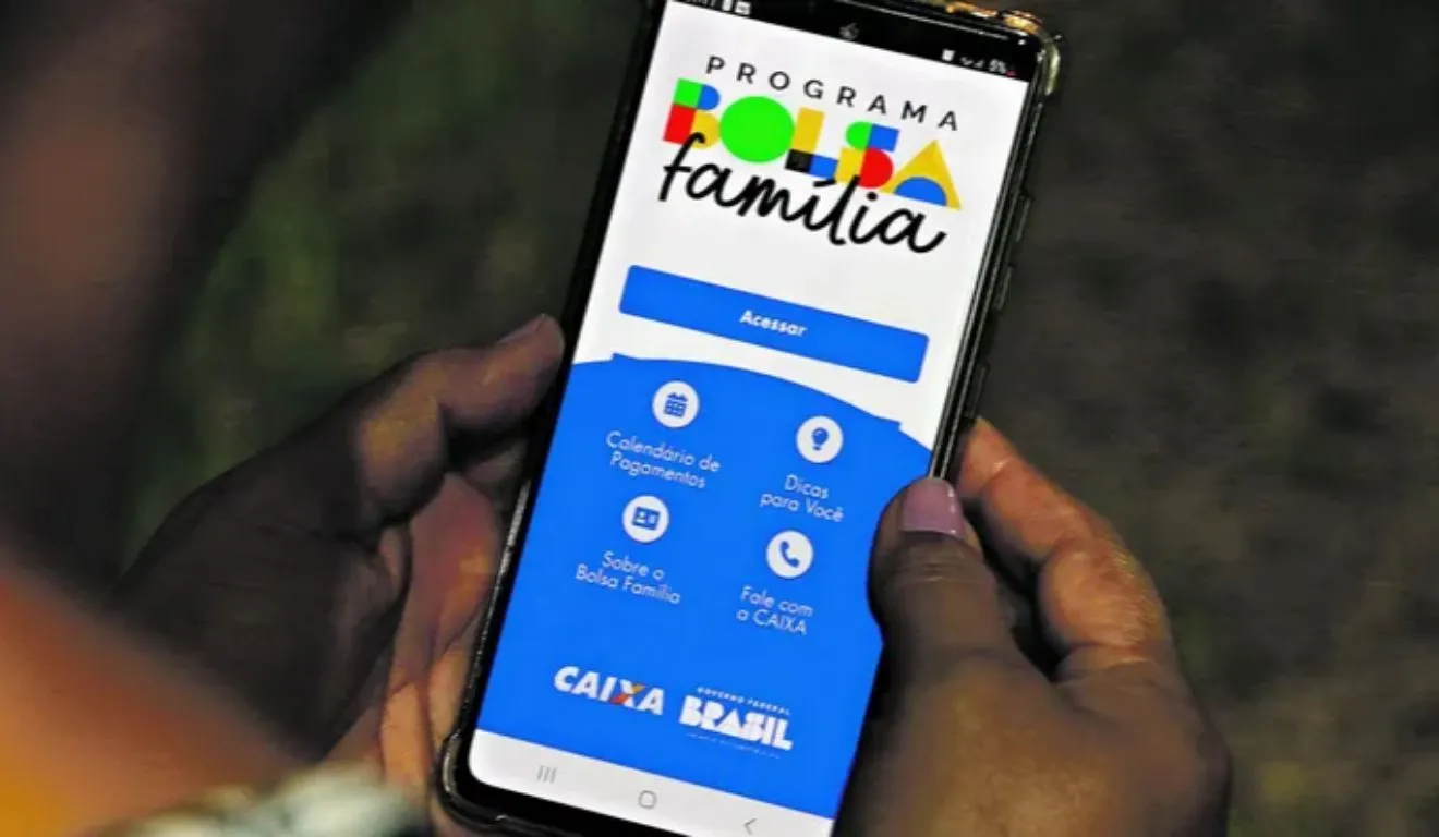 O beneficiário pode consultar o aplicativo do Bolsa Família para saber se está no pagamento antecipado