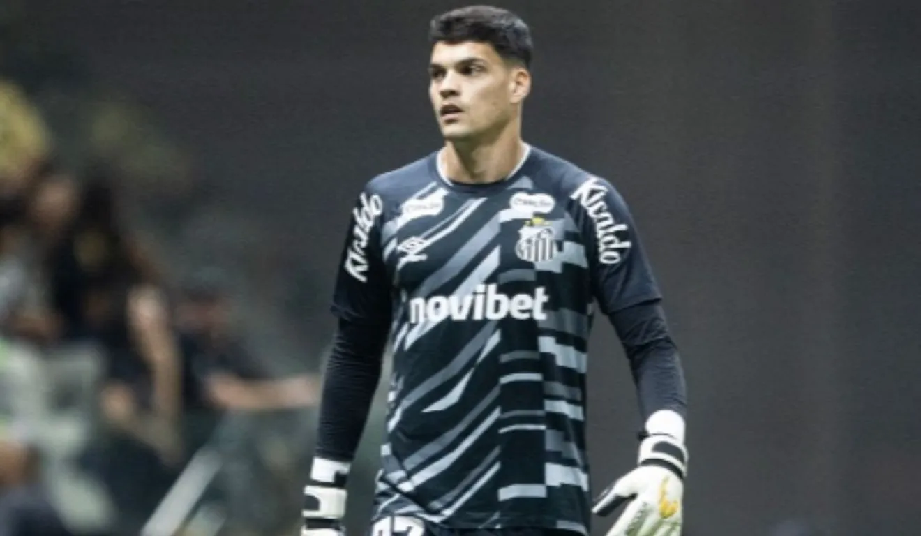 Cirurgia no ombro vai afastar Brazão do gol do Santos, inclusive, na partida contra o Remo no próximo sábado (19)