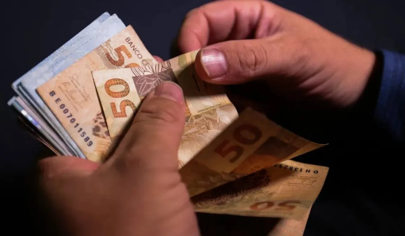 A primeira parcelo do 13º salário estará na conta em novembro