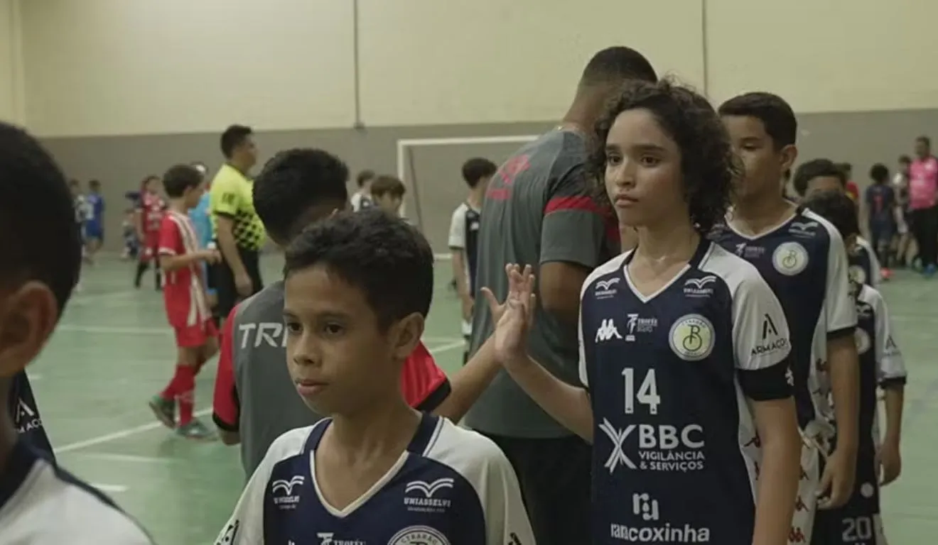 Imagem ilustrativa da notícia: Justiça determina que menina dispute campeonato de futsal com meninos