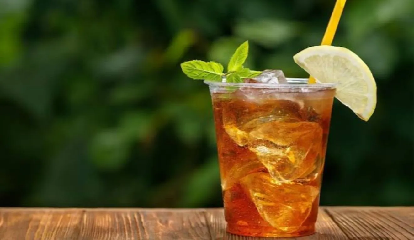 Para quem gosta de bebidas mais doces ou prefere sabores cítricos, há alternativas para diferentes paladares