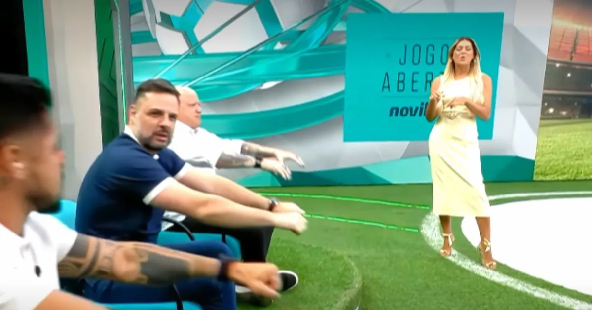 Os comentaristas não perderam a piada com a âncora que fizeram a famosa "remada" durante o programa esportivo