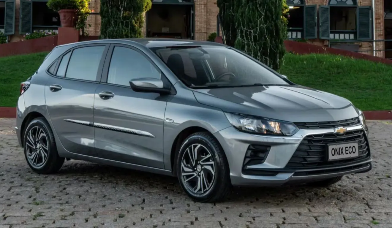 Chevrolet Onix e Onix Plus ganharam versões que funcionam exclusivamente com etanol.