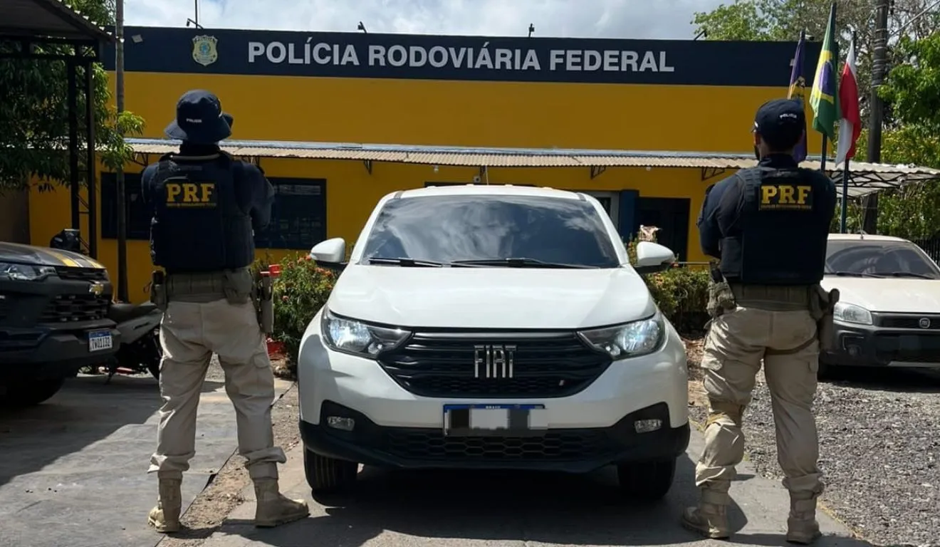 Caminhonete Fiat Strada foi recuperada pela PRF durante fiscalização na BR-230, em Marabá.