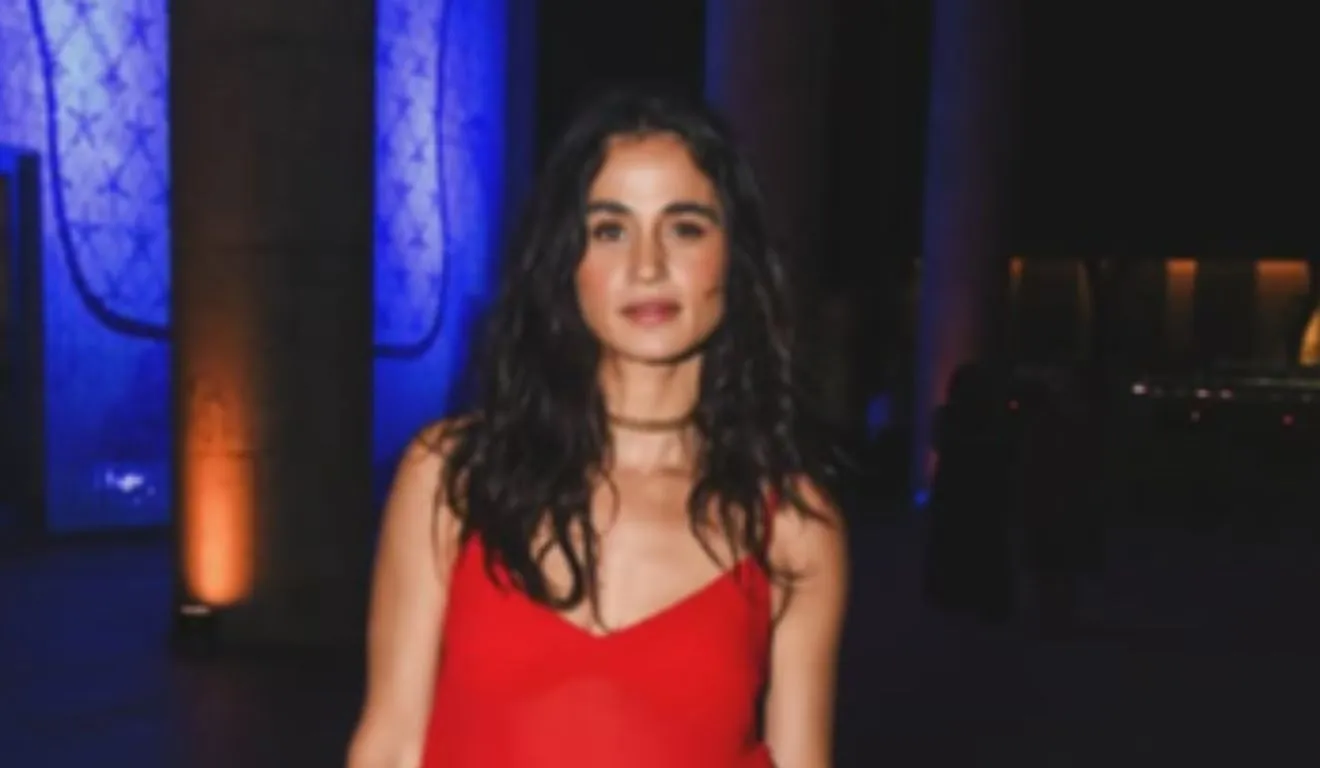 Nanda Costa anunciou nas redes sociais que adotará o nome artístico Nanda Costta, com dois Ts, por influência da numerologia.