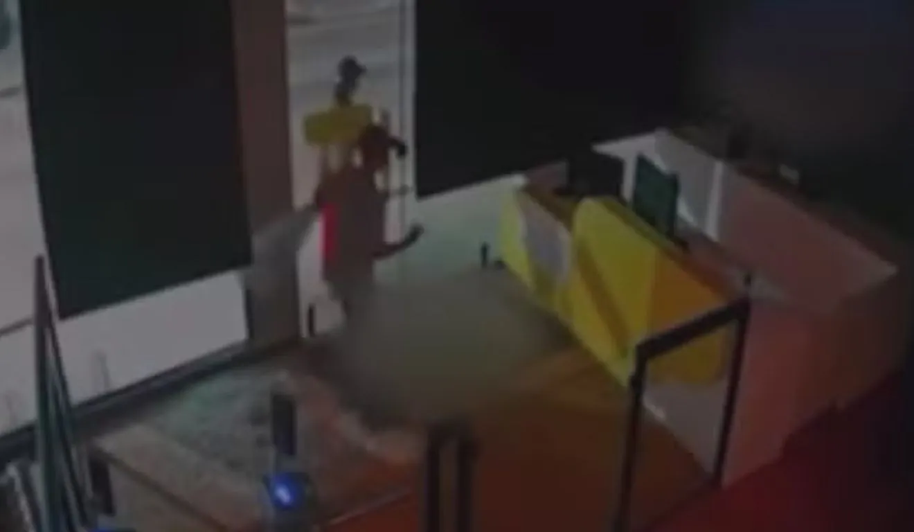 Câmeras de segurança registraram a invasão e depredação de uma academia no bairro do Paar, em Ananindeua; Polícia Civil investiga o caso.