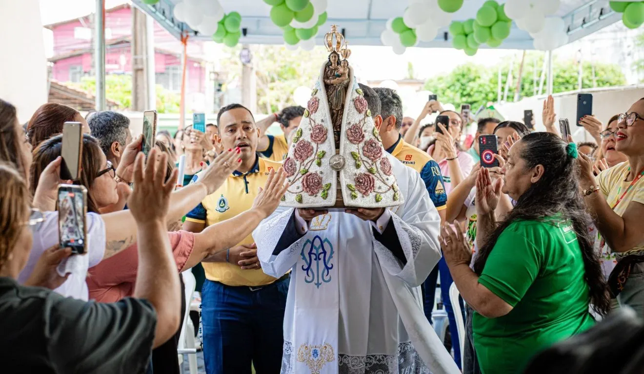Imagem Peregrina de Nossa Senhora de Nazaré passou por hospitais de Belém durante o mês de setembro e emocionou pacientes e profissionais.