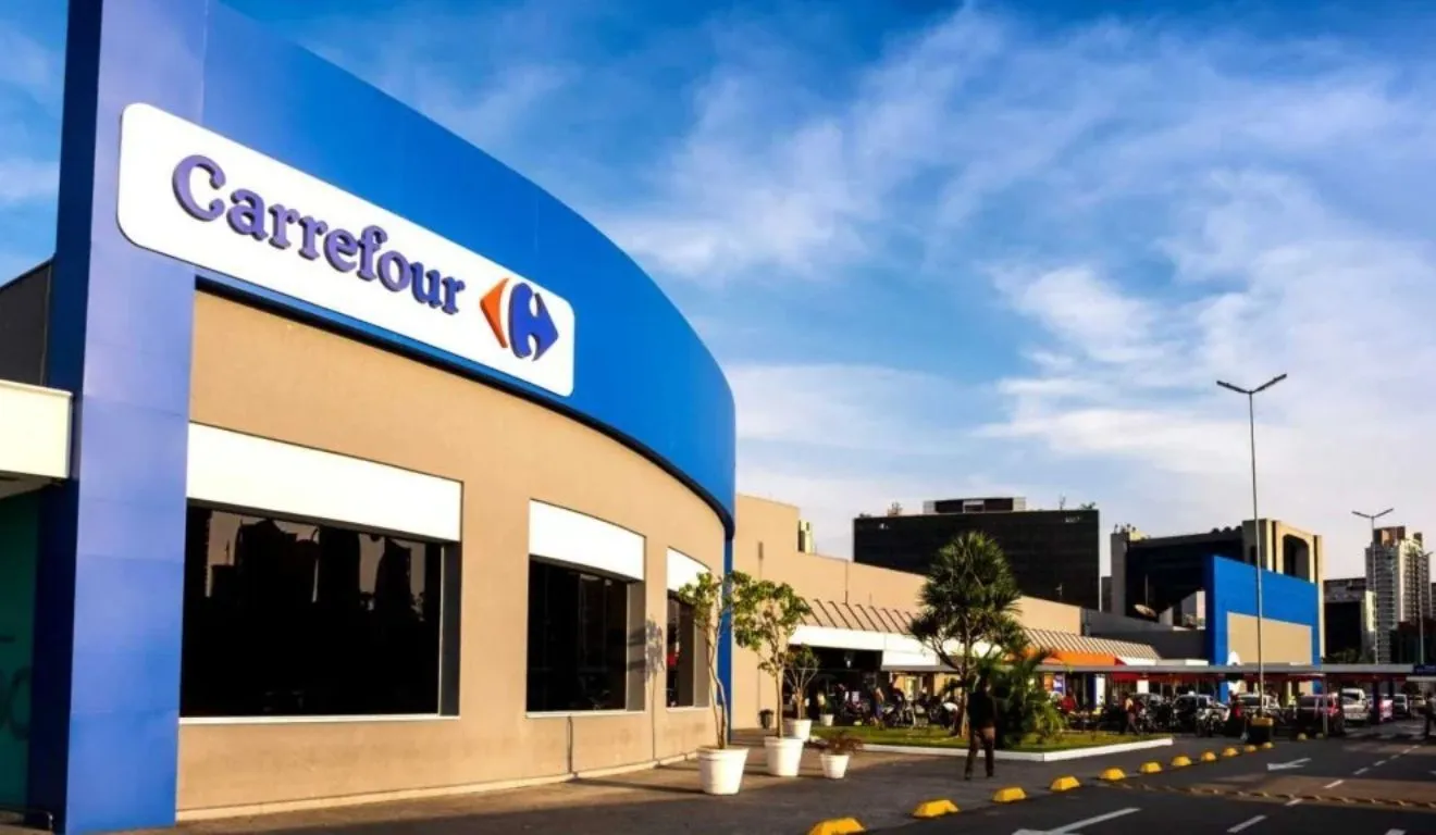Antigos supermercados Carrefour e Nacional estão ganhando novas bandeiras após negociações realizadas nos últimos anos.