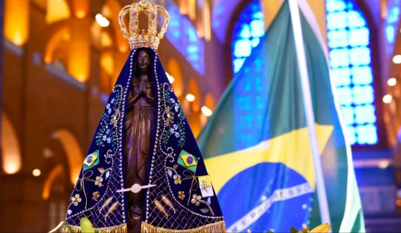 Para muitos devotos, o momento de oração é também uma oportunidade de agradecer, pedir proteção e renovar a fé.