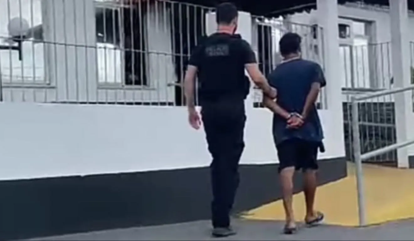 Homem foi preso em flagrante pela Polícia Civil após denúncia de tentativa de feminicídio em Tomé-Açu.