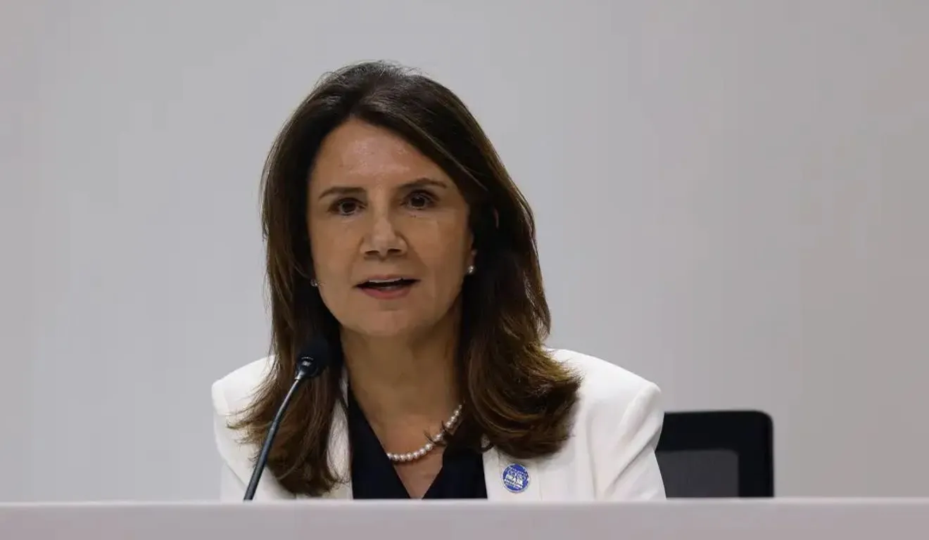 Ana Toni, diretora-executiva da COP30, durante entrevista sobre os desafios da agenda climática internacional.