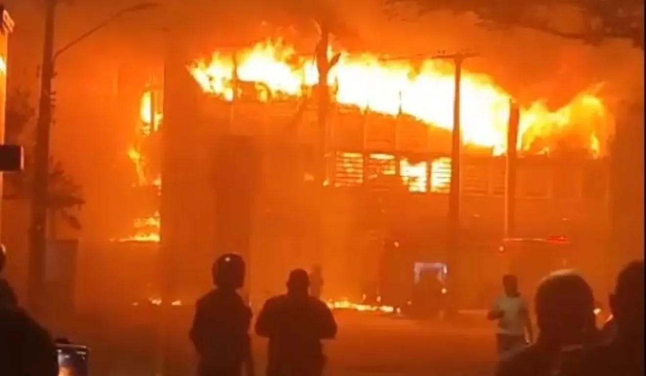 Incêndio atingiu prédio da UFPE que concentrava laboratórios e pesquisas de diferentes áreas no Recife
