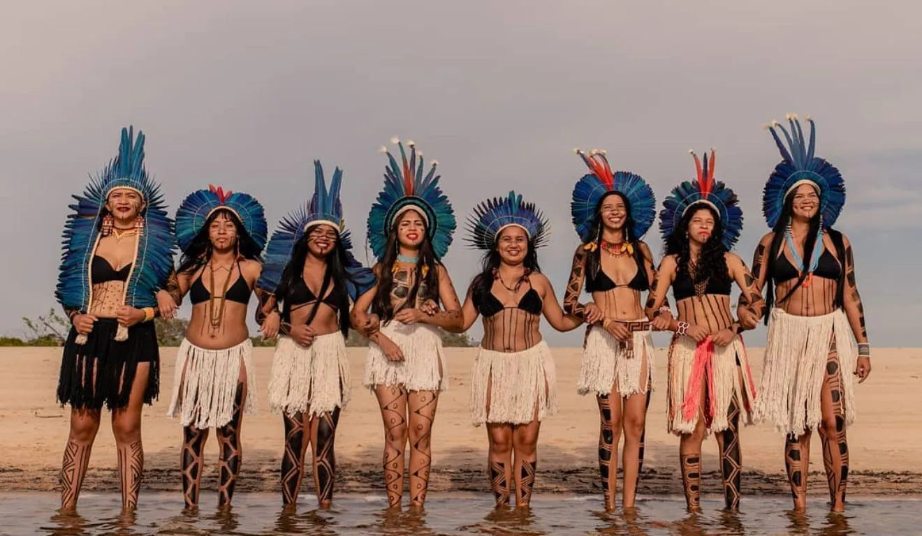 As Suraras do Tapajós levam o carimbó paraense, a ancestralidade indígena e a defesa dos territórios amazônicos a Macapá, com shows gratuitos nos dias 27 e 28 de outubro.