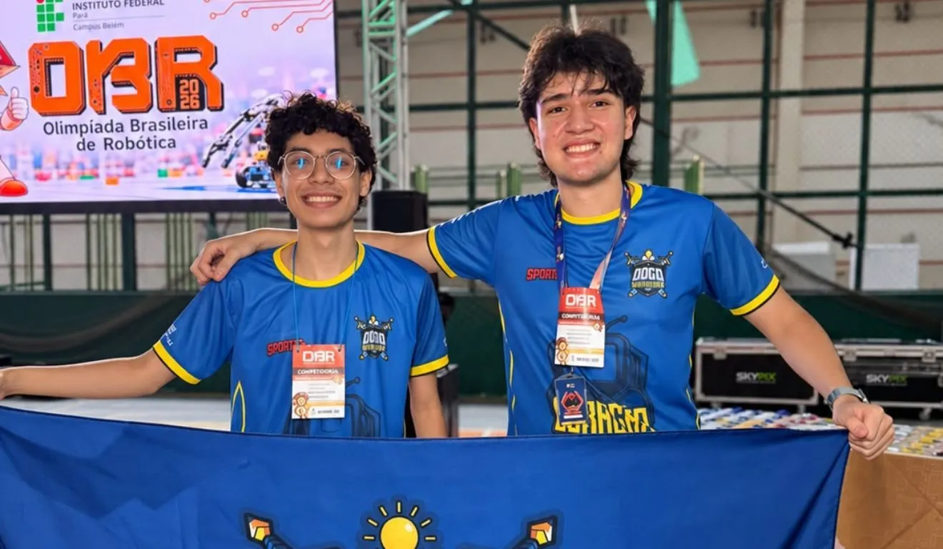 Os estudantes Carlos Daniel e Murilo Barreto, de Ananindeua, representam o Pará e o Brasil na competição internacional de robótica no Canadá
