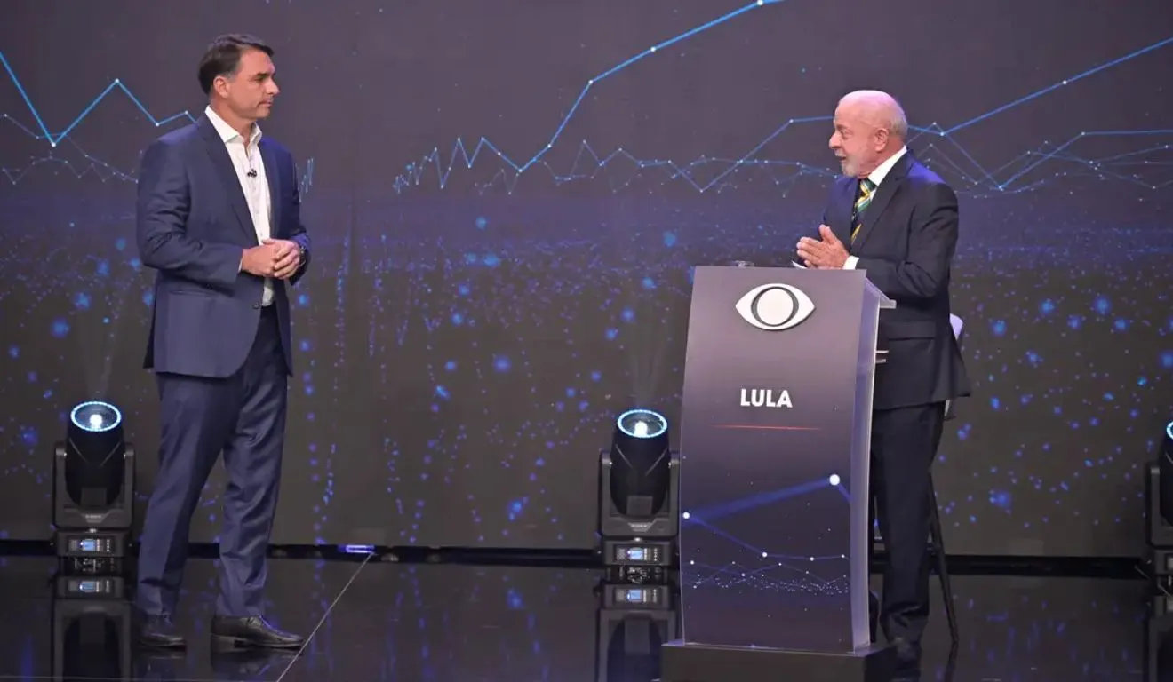 Flávio Bolsonaro (PL) e Luiz Inácio Lula da Silva (PT) disputam o segundo turno das eleições presidenciais, marcado para 25 de outubro