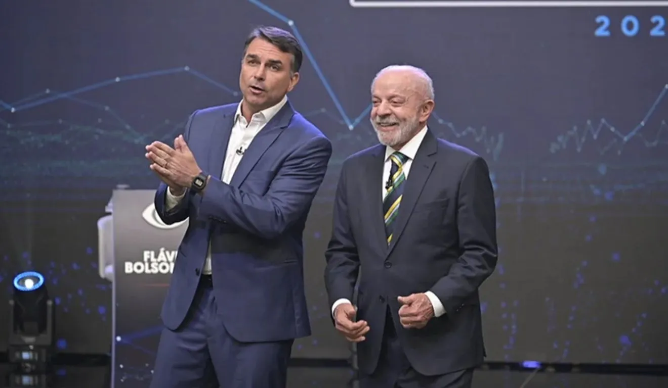 Lula e Flávio Bolsonaro concordaram em autorizar a abertura de sigilos bancários, fiscais e telefônicos; pedido aguarda análise do TSE.