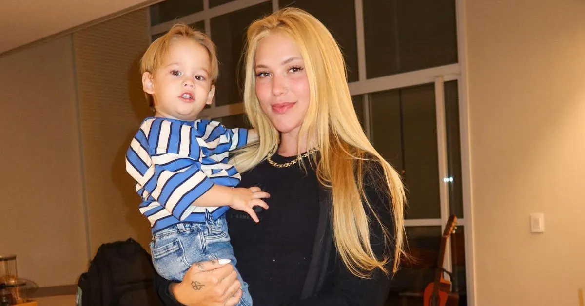 A empresária trouxe apenas o filho mais novo, enquanto que Maria Alice e Maria Flor seguem com o pai, Zé Felipe, em Goiânia.