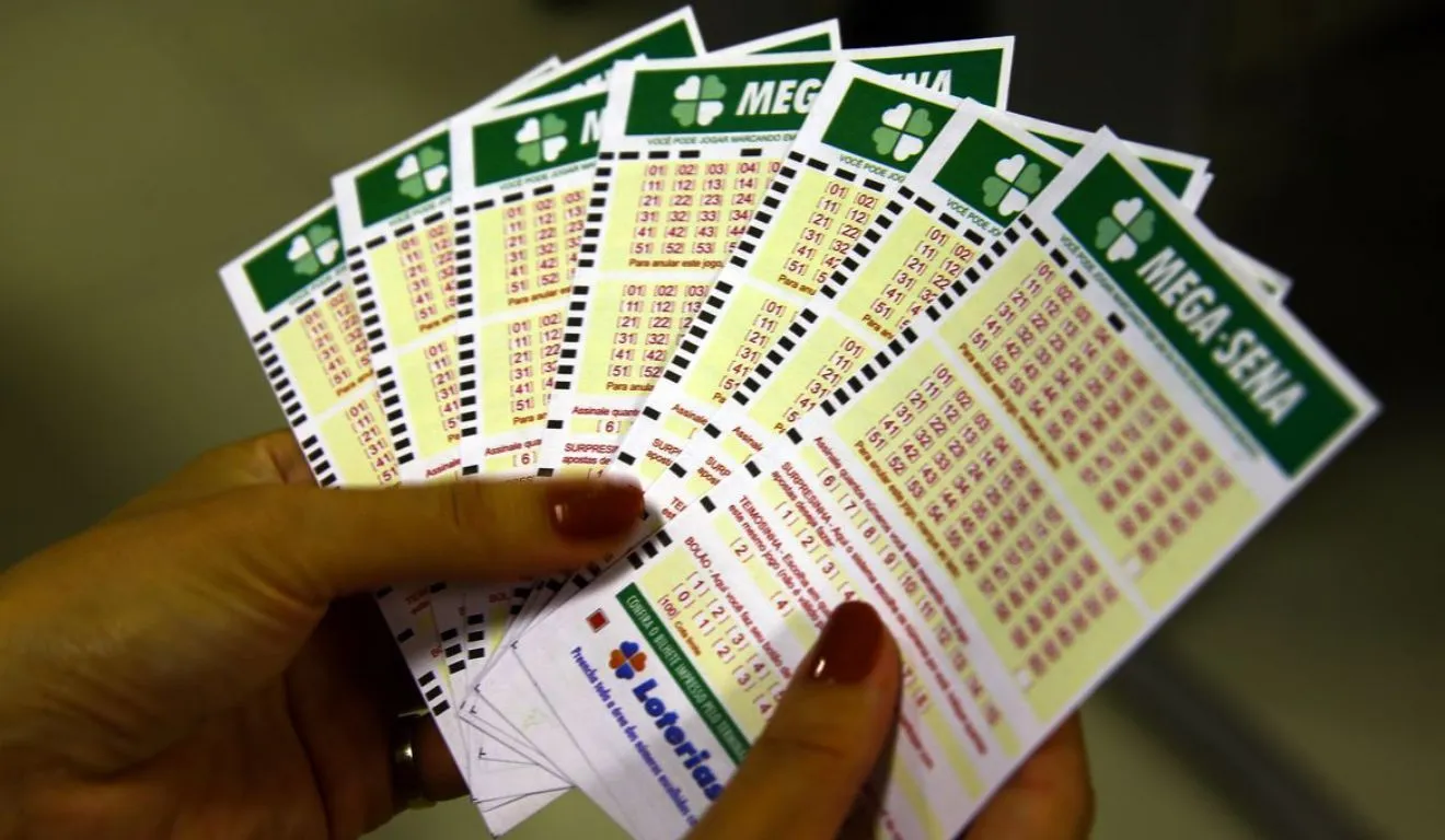A apostador que acertar os seis números têm a possibilidade de investir.
