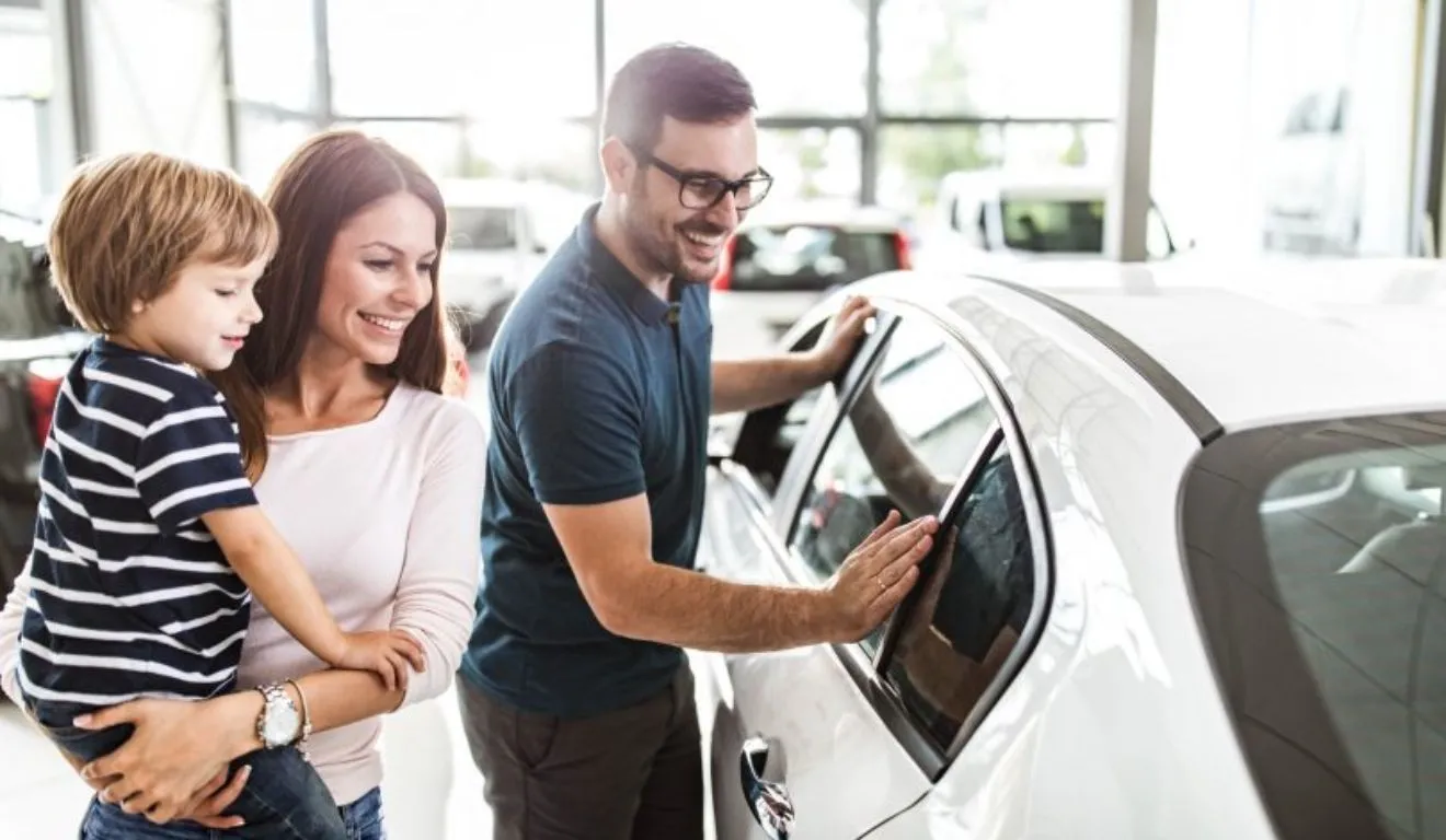 Ao comprar um carro novo, o consumidor pode escolher praticamente todos os detalhes, como versão, cor e equipamentos. No mercado de usados, porém, a realidade é diferente.