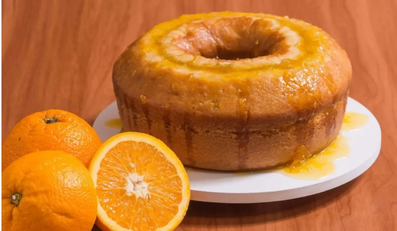 A preparação não leva farinha de trigo nem açúcar adicionado e combina o sabor cítrico da fruta com uma massa macia e delicada.