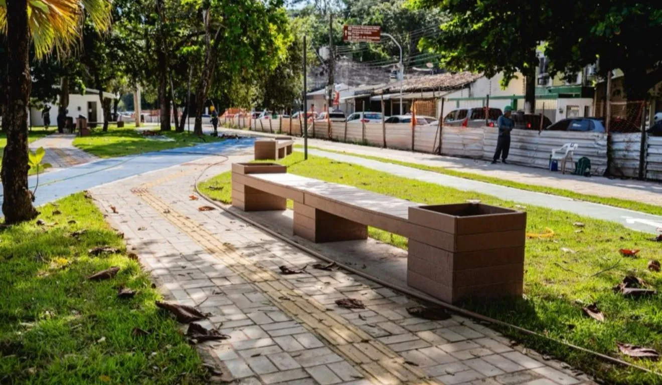 A entrega também representa um avanço na implantação do Parque 25, novo parque linear construído no canteiro central da Romulo Maiorana.