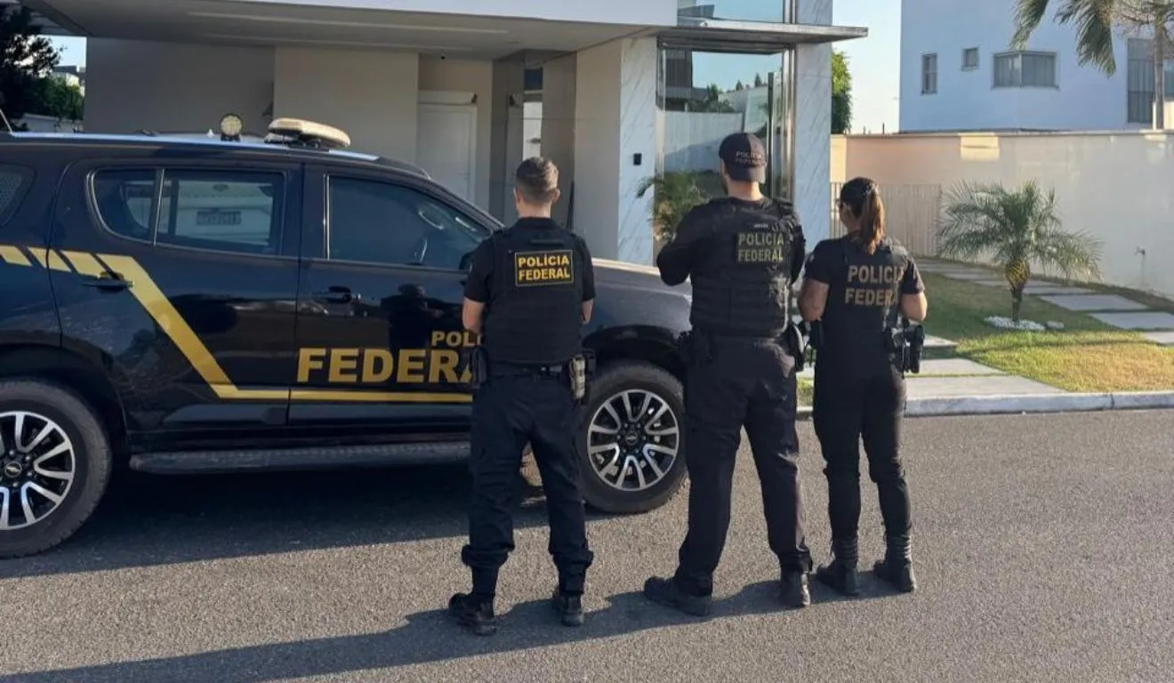 Ainda segundo a PF, a atividade investigada teria ocorrido em uma área de aproximadamente 40 hectares, com indícios de exploração econômica de recursos minerais pertencentes à União.