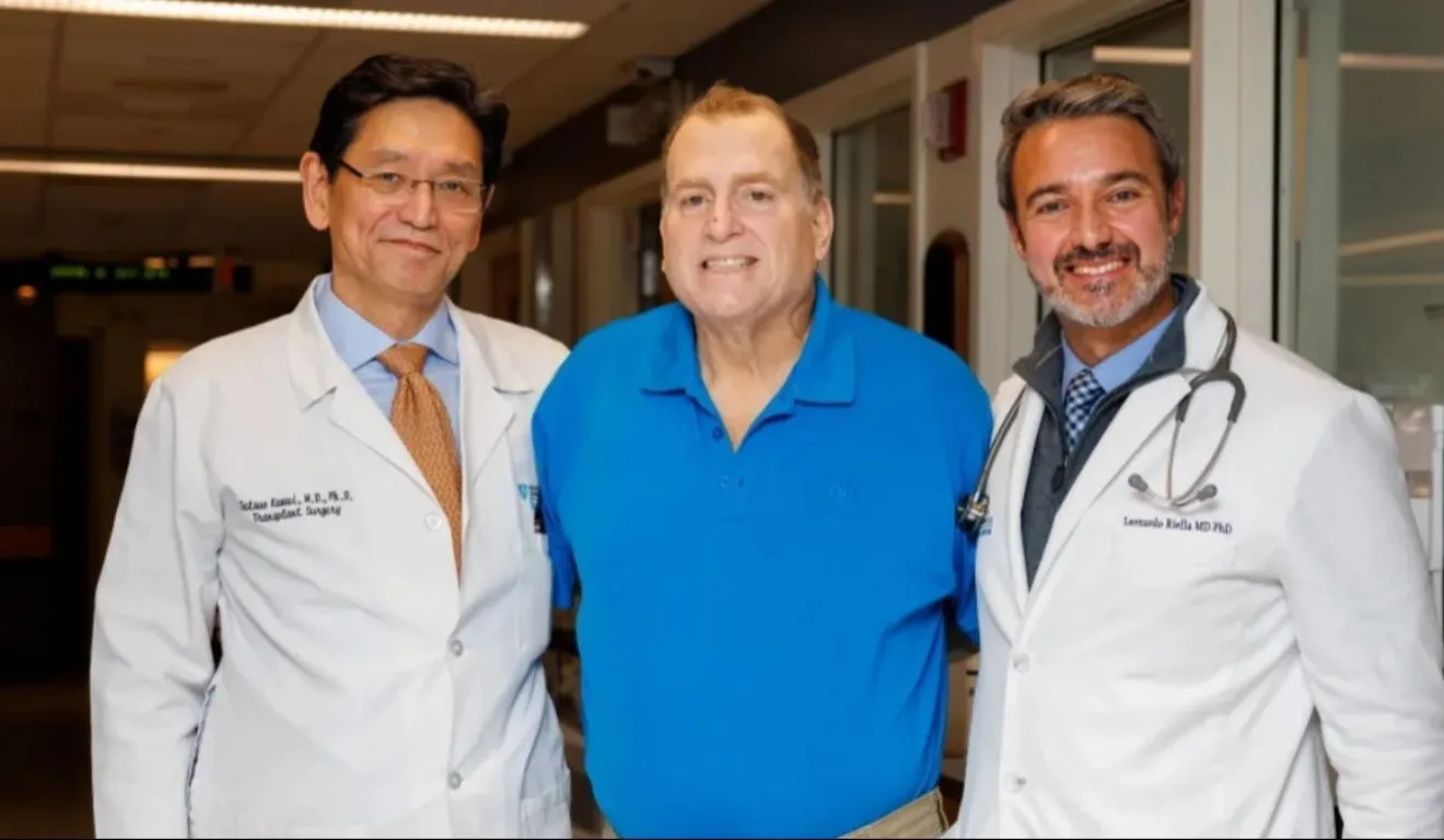 Tim Andrews foi diagnosticado com insuficiência renal em estágio terminal e tinha como principal alternativa o transplante de rim. No entanto, segundo Leonardo Riella, não havia um órgão humano disponível em tempo hábil para atender à necessidade do paciente.
