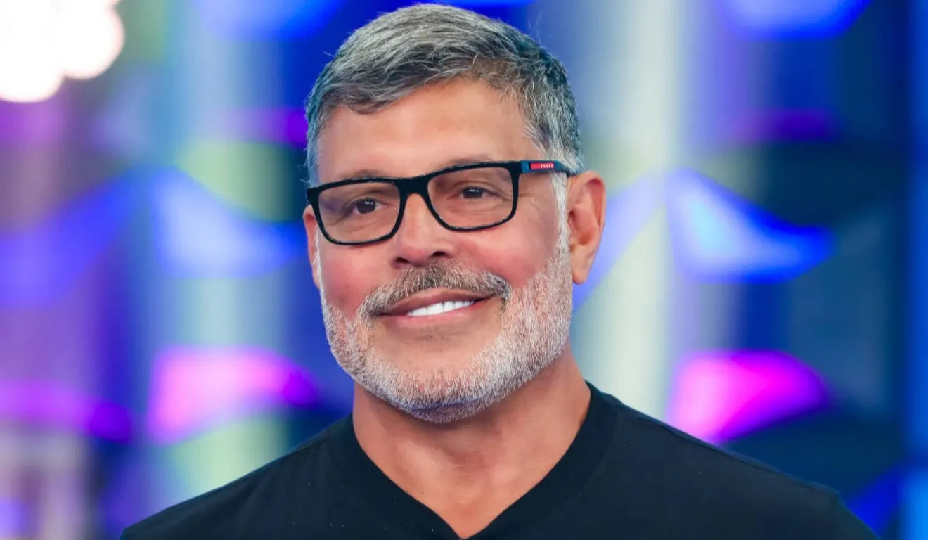 O novo trabalho representa uma nova etapa na trajetória artística de Frota, que acumula uma longa passagem pela televisão e retorna à atuação após anos dedicados a outras atividades.