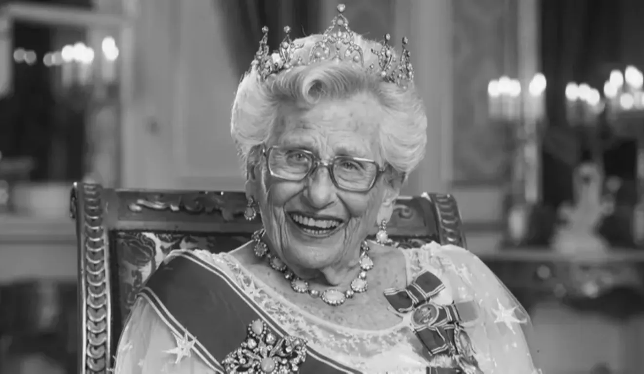 Astrid era a irmã mais velha de Harald V e teve sua última aparição pública justamente durante as cerimônias de despedida do monarca, realizadas na quarta-feira (9).