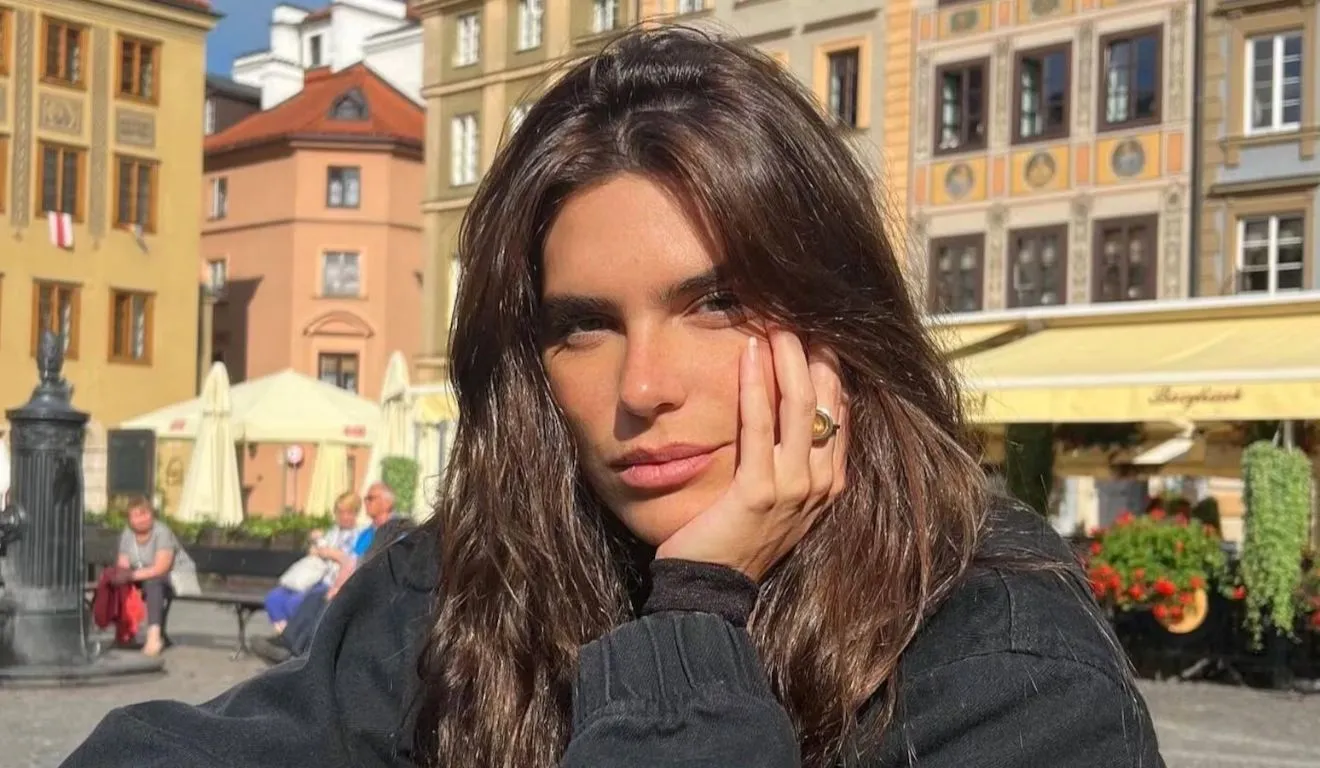 A influenciadora já falou anteriormente sobre críticas relacionadas às fotos que publica nas redes sociais. Em uma declaração anterior, afirmou que não pretende deixar de compartilhar imagens por receio da opinião de outras pessoas e destacou suas conquistas pessoais e profissionais